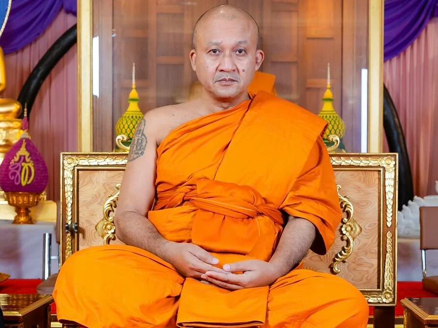 พระขุนแผนมหาเสน่ห์สีดำออกงานทอดกฐินจ.แพร่หลวงพ่อชำนาญวัดบางกุฎีทองปี 2545