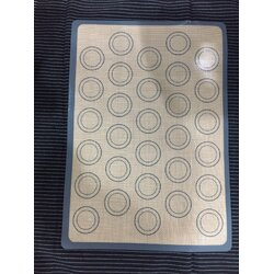 แผ่นรองอบซิลิโคน 2in1 พิมพ์ลาย สำหรับมาการอง/ คุ๊กกี้ 30 ช่อง ขอบเทา 29.5 x 42 cm.(11-7498)