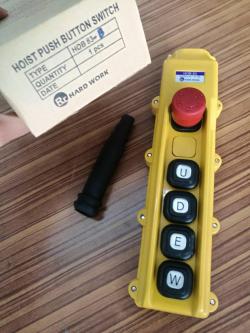 สวิทช์รอก 4 ปุ่ม 1 สปีด. มีอีเมอร์เจนซี่ ยี่ห้อ HARDWORK HOB83-B 250 V 5A. แบบผ่านแมกเนติก