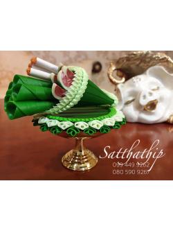 กรวยเชี่ยนหมากพลู พร้อมถาดใบตอง ประดิษฐ์จากดิน บนพานทองเหลือง - Betel