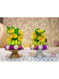 ดอกชบา - พานพุ่มดอกชบาสีเหลืองผสมดอกบานไม่รู้โรยสีขาวสลับม่วงประดิษฐ์จากดิน - Phan bush