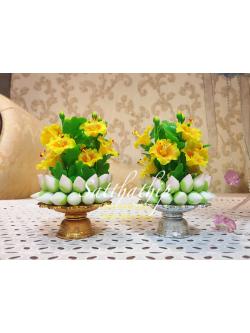 ดอกชบา - พานพุ่มดอกชบาสีเหลืองผสมดอกบัวตูมสีขาว ประดิษฐ์จากดิน - Phan bush