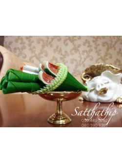 กรวยเชี่ยนหมากพลู ประดิษฐ์จากดิน บนพานทองเหลือง - Betel