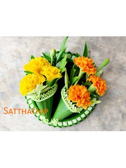 ชุดกรวยดอกดาวเรือง พร้อมถาดใบตอง ประดิษฐ์จากดิน