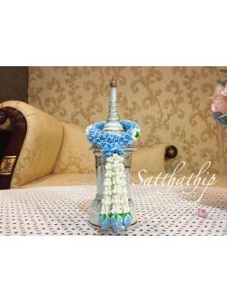 โกศอัฐิเซรามิก เคลือบมุก พร้อมพวงมาลัยประดิษฐ์จากดิน