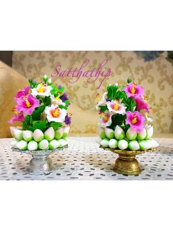 ดอกชบา - พานพุ่มดอกชบาหลากสีผสมดอกบัวตูมสีขาว ประดิษฐ์จากดิน - Phan bush