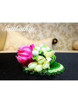 ชุดกรวยดอกบัวผสมดอกไม้มงคล บนถาดใบตอง ประดิษฐ์จากดิน