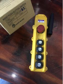 สวิทช์รอก 4 ปุ่ม 2 สปีด. มีอีเมอร์เจนซี่ ยี่ห้อ HARDWORK HOB83-B2 250 V 5A. แบบผ่านแมกเนติก