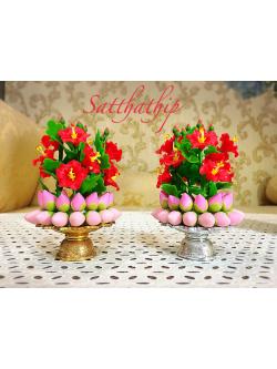 ดอกชบา - พานพุ่มดอกชบาสีแดง ผสมดอกบัวตูมสีชมพู ประดิษฐ์จากดิน - Phan bush