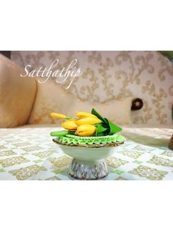 ชุดดอกจำปี/ดอกจำปา บนถาดใบตองประดิษฐ์จากดิน พร้อมพานเซรามิก - White Champaka/Organge Champaka