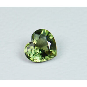 เขียวส่อง/Green Sapphire