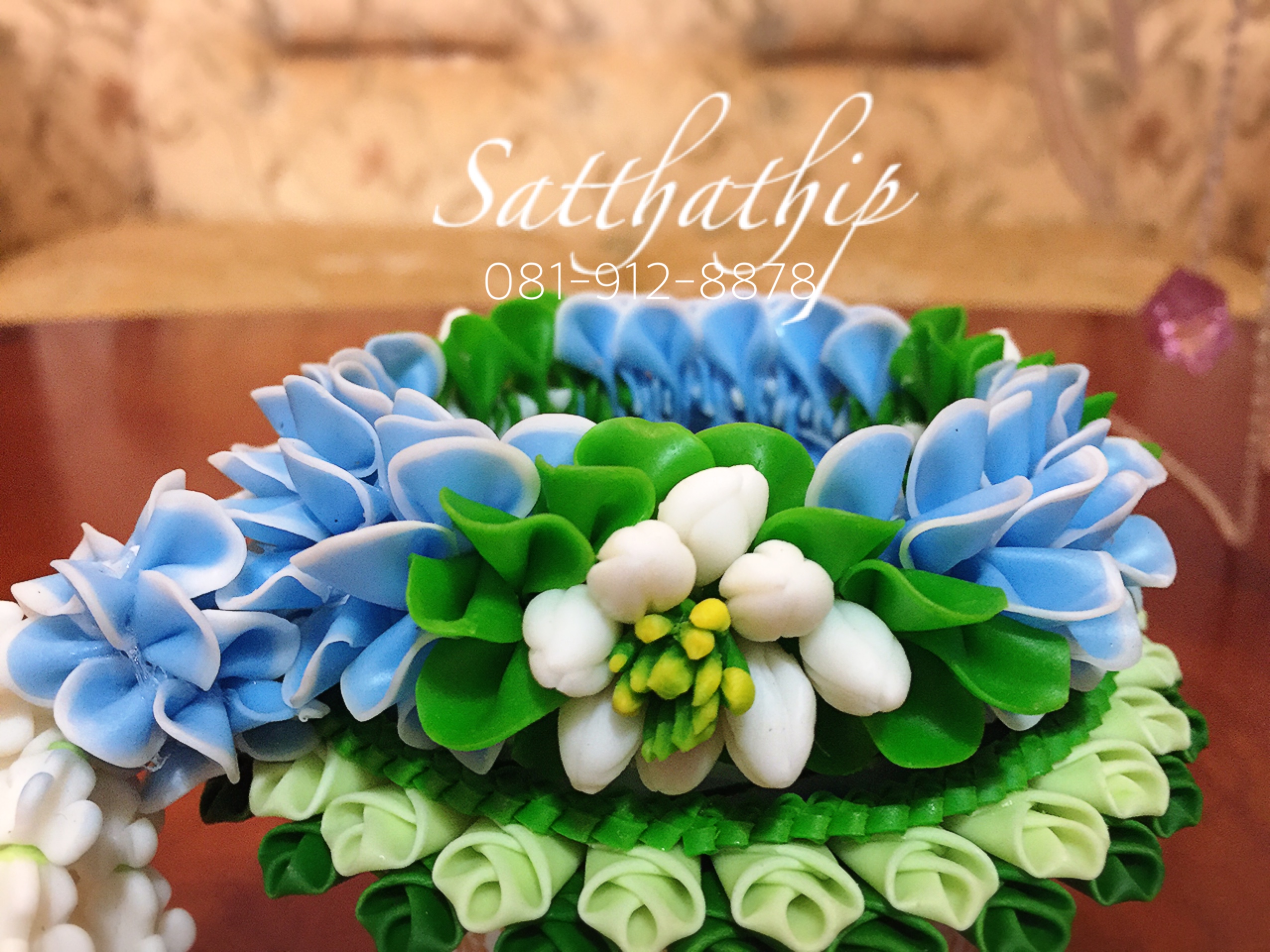 พวงมาลัย ประดิษฐ์จากดิน - Garland