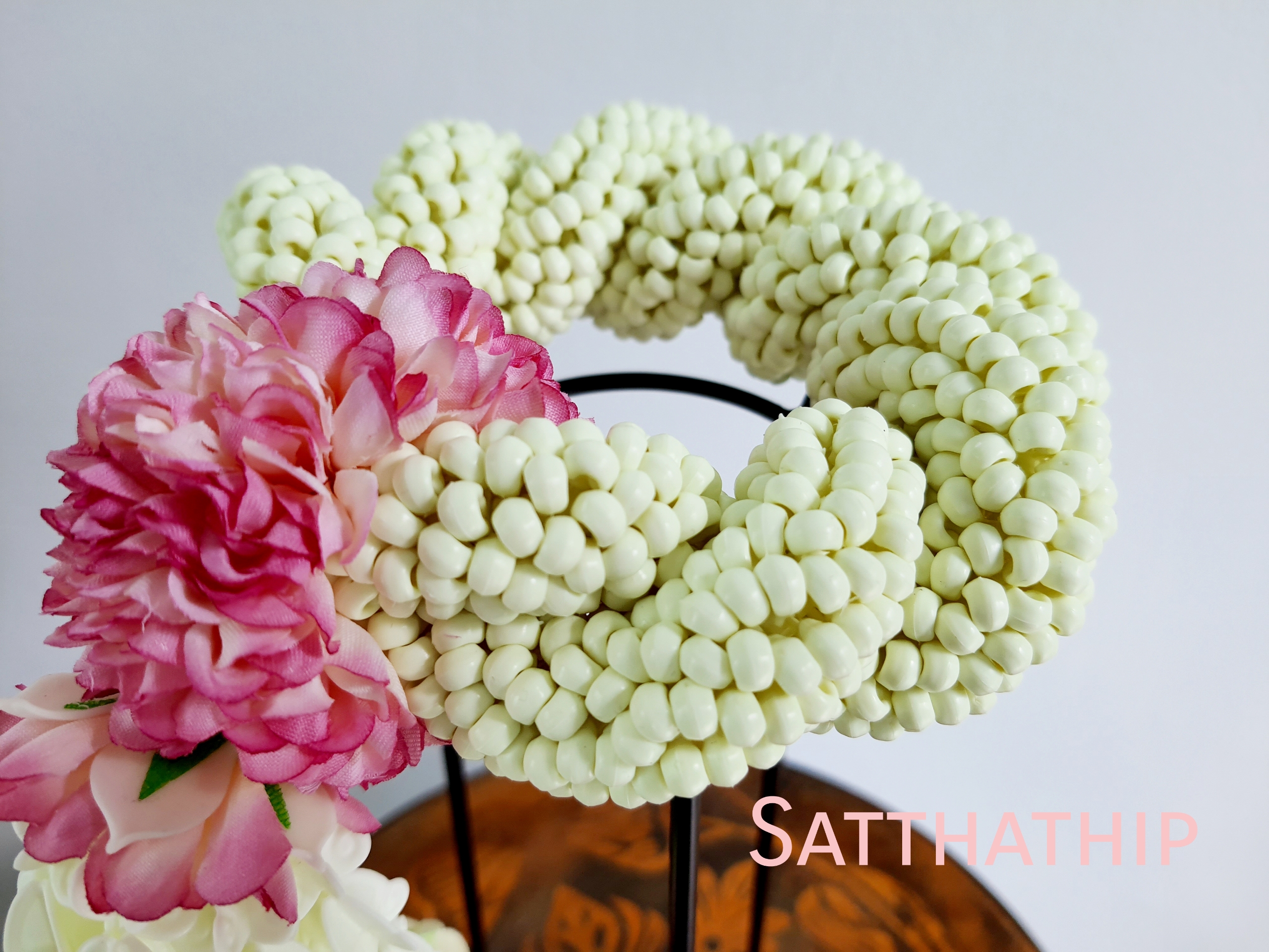 พวงมาลัยดอกรัก - พวงมาลัยดอกรักเกลียว - พวงมาลัยดอกรักเกลียวประดิษฐ์