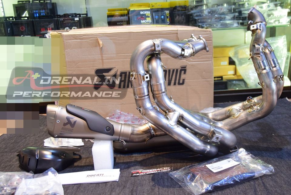 ท่อ Akrapovic full system สำหรับ Street fighter V4 (For Exhibition only)