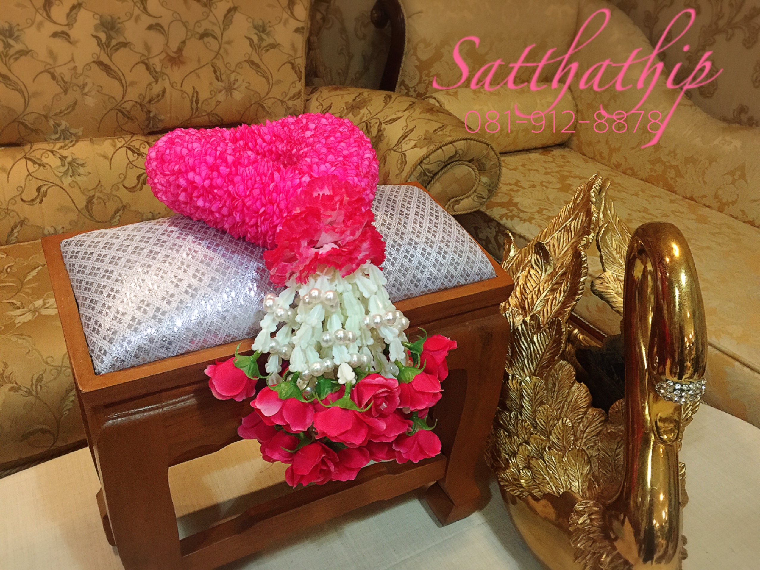 พวงมาลัยผ้า ดอกมัม (ร้อยด้วยกลีบ) สีชมพูบานเย็น - พวงมาลัยผ้า - Fabric garland