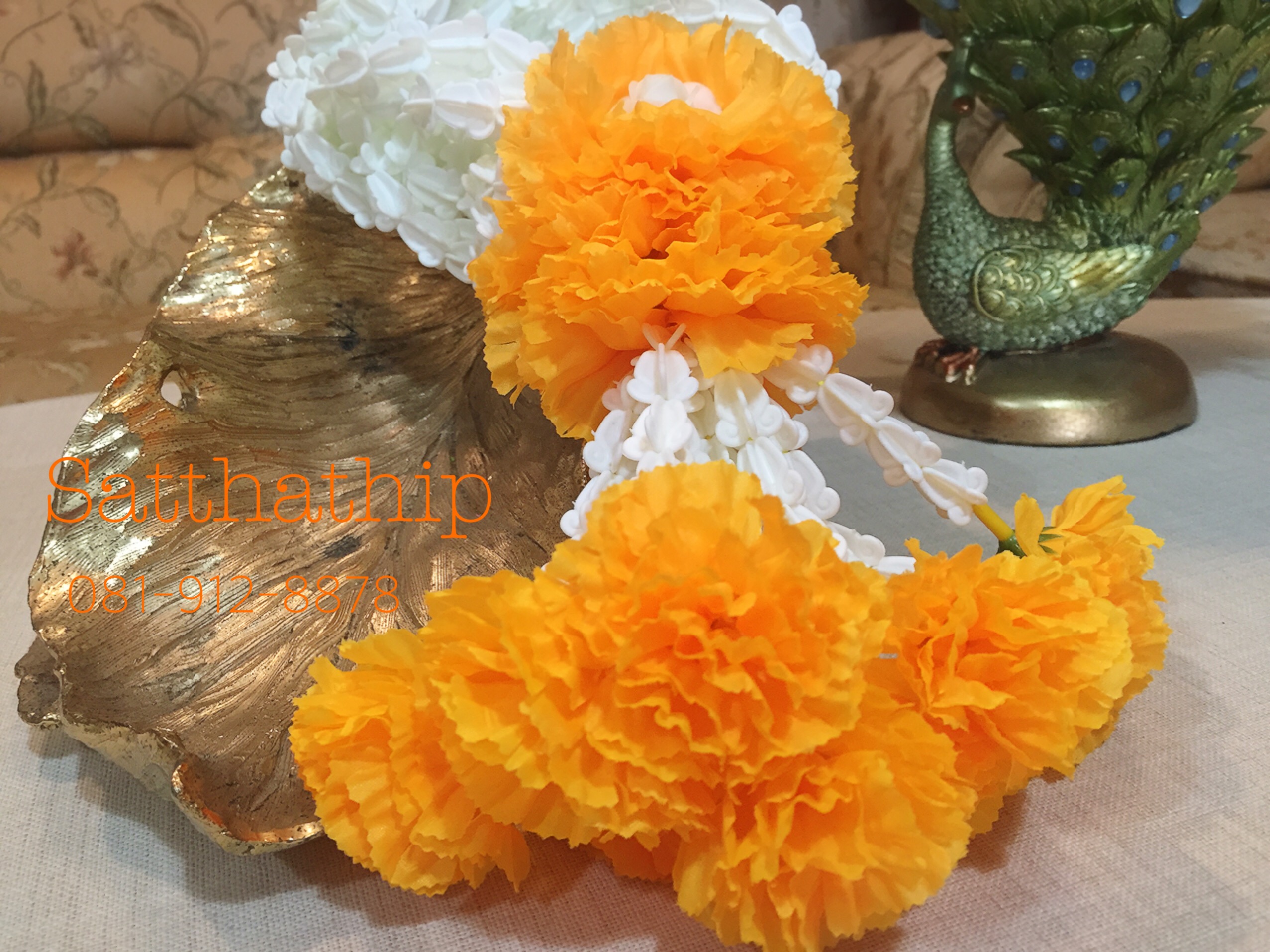 พวงมาลัยดอกรักพลาสติก