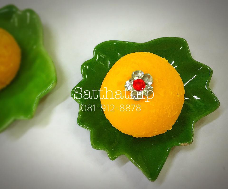 ชุดขนมลาดู สำหรับถวายพระพิฆเนศ ประดิษฐ์จากดิน ประดับคริสตัล - Laddu