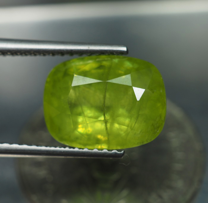 พลอยแท้สฟีน (Sphene) 4.52 กะรัต