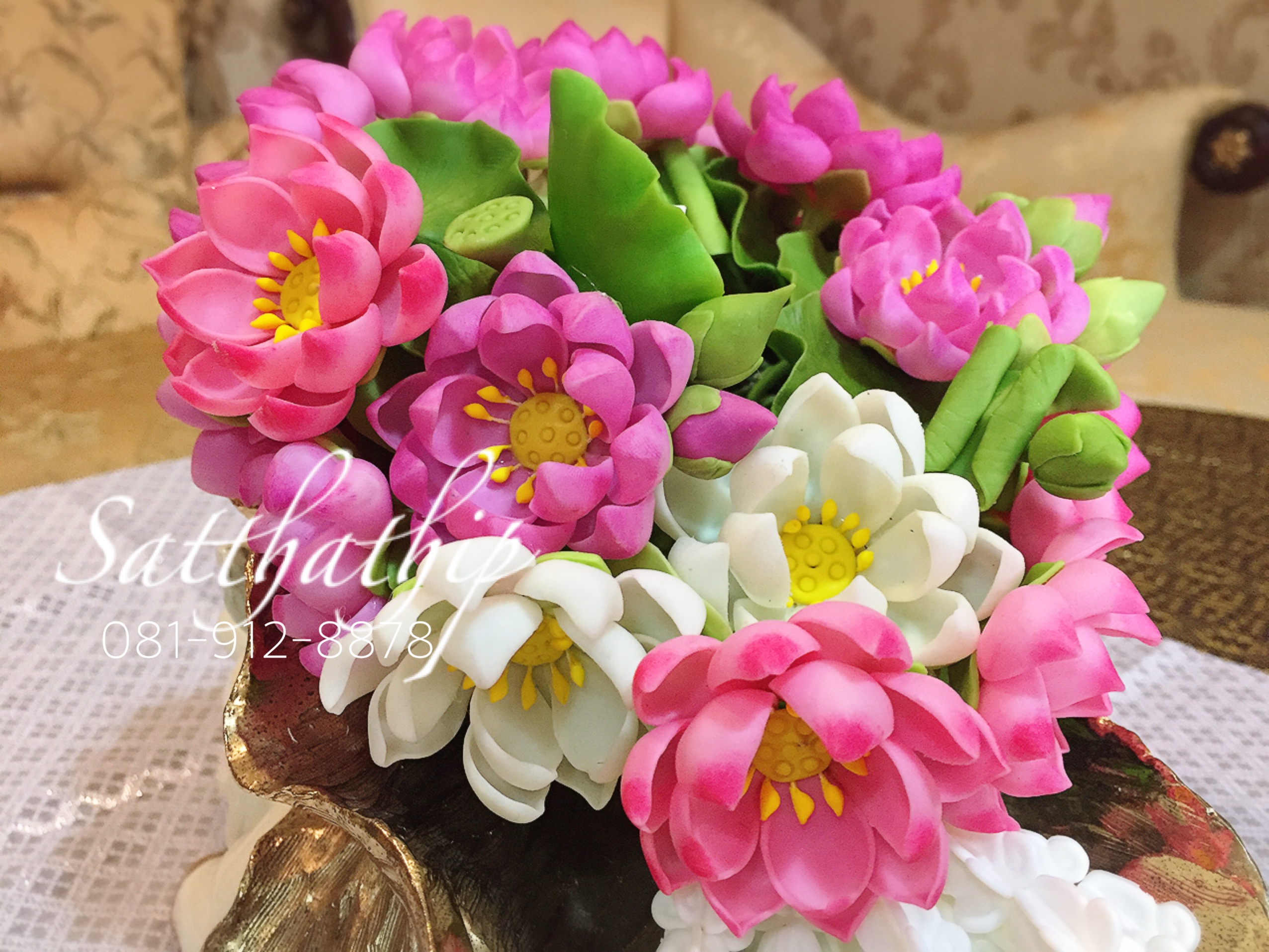 พวงมาลัยดอกบัวหลวง ประดิษฐ์จากดิน - Lotus garland