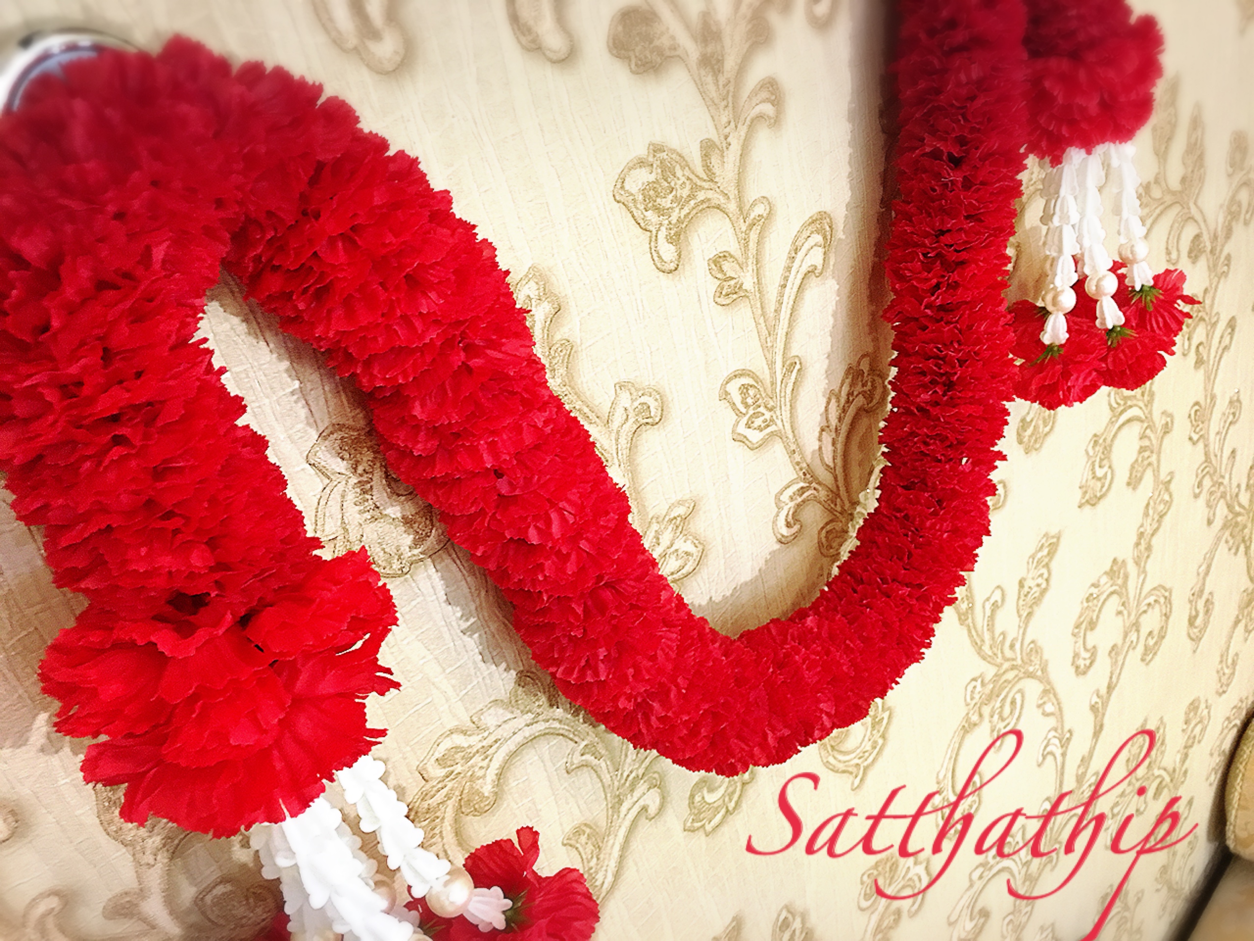 พวงมาลัยผ้าสองชาย [แบบตัดก้านดอกร้อยแน่น 400 บาท/เมตร]