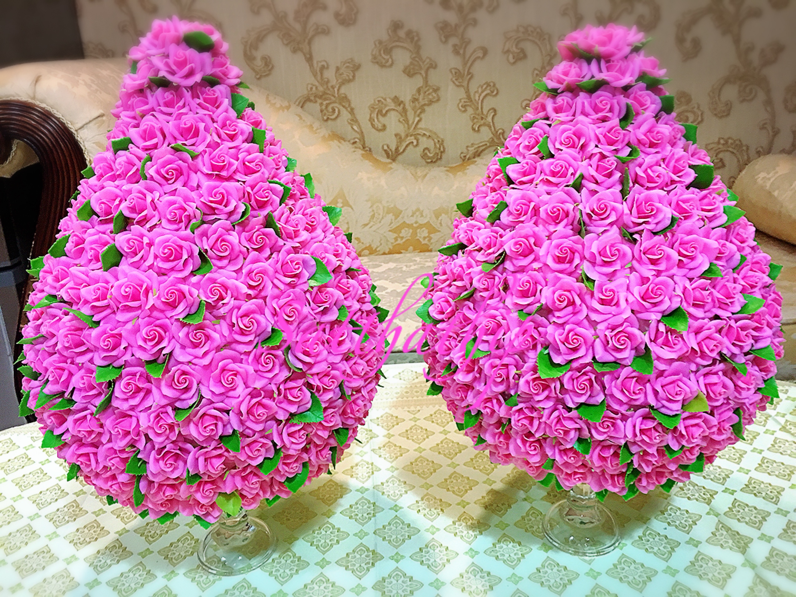 พานพุ่มดอกกุหลาบ ประดิษฐ์จากดิน [11 นิ้ว 12,600 บาท/คู่]