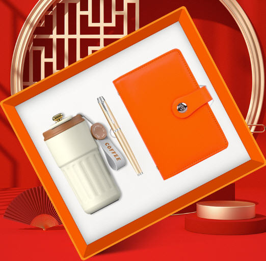 ชุดของขวัญปีใหม่,ชุดของขวัญของแจก,ชุดแก้วน้ำ+สมุดใส่นามบัตร,บัตรเครดิต+ปากกา,สกรีนโลโก้