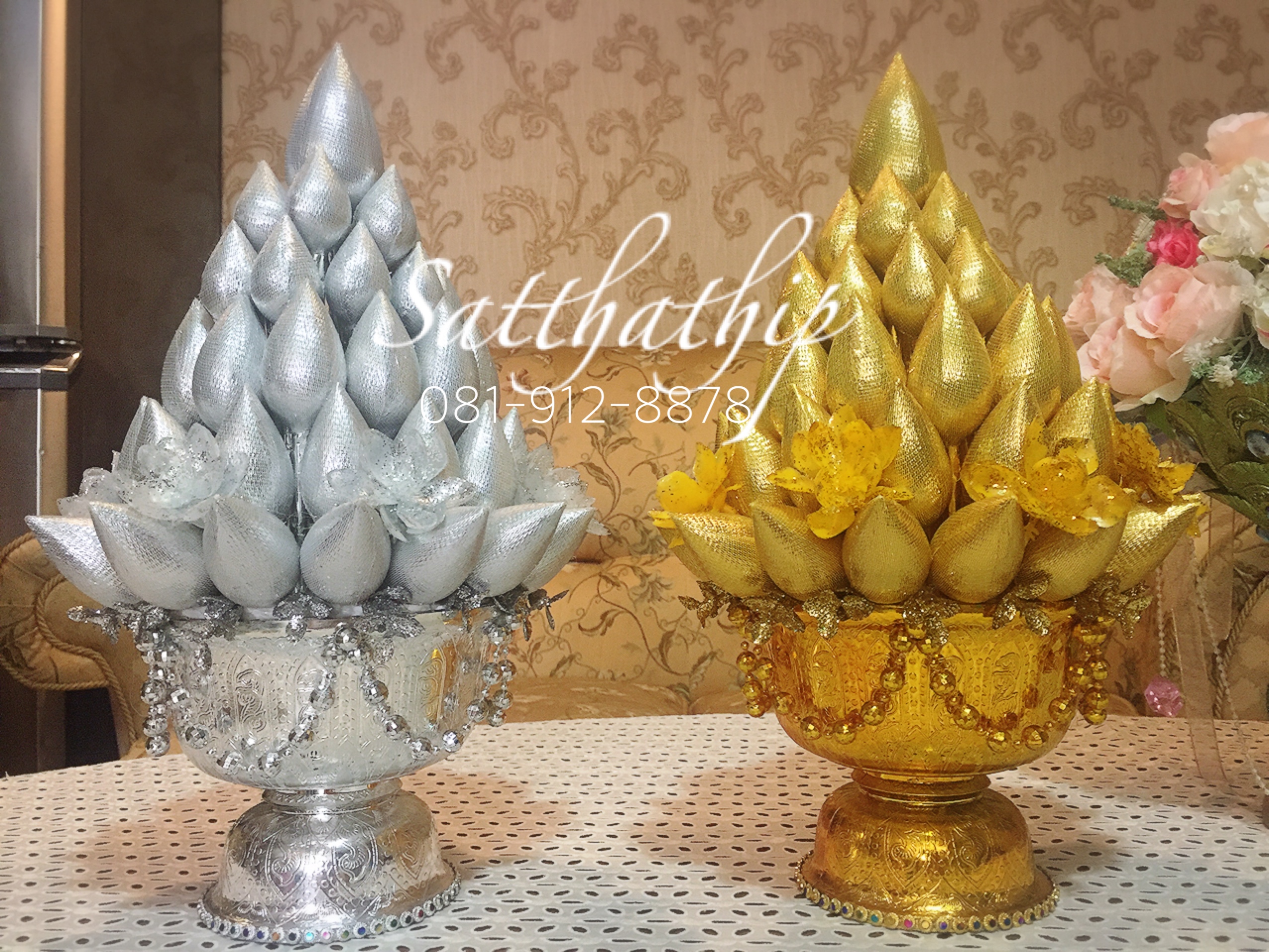 พานพุ่มดอกบัวเงินทอง