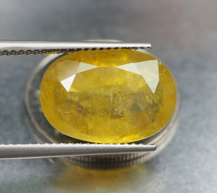 บุษราคัมอัฟริกา (Sapphire) 8.60 กะรัต