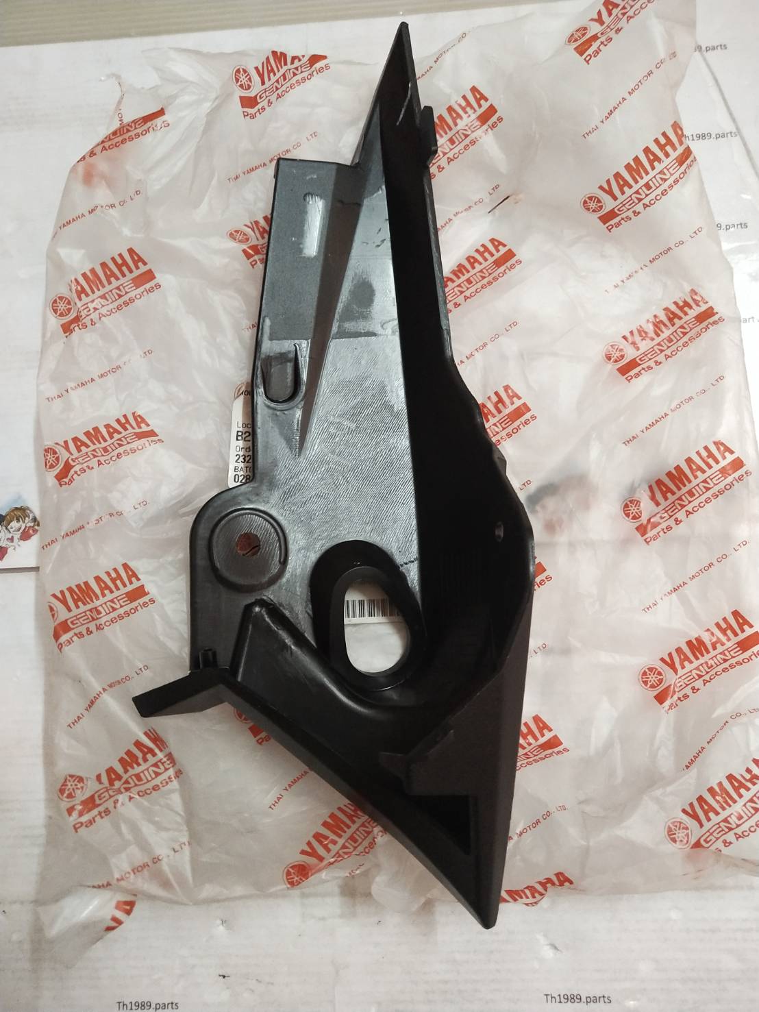 ฝาครอบฐานไฟเลี้ยวข้างซ้าย TTX สำหรับรุ่น TTX '2012 อะไหล่แท้ YAMAHA 1GS-F171E-00