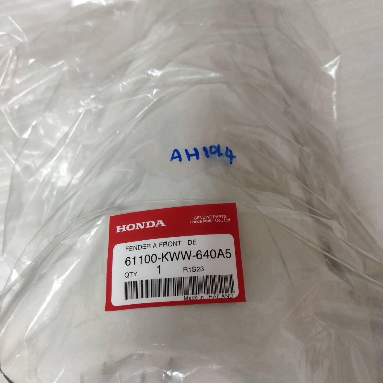 61100-KWW-640A5 บังโคลนหน้า A สีแดง เวฟ110ไอ WAVE110I 2020 รถสีขาว-แดง อะไหล่แท้ HONDA