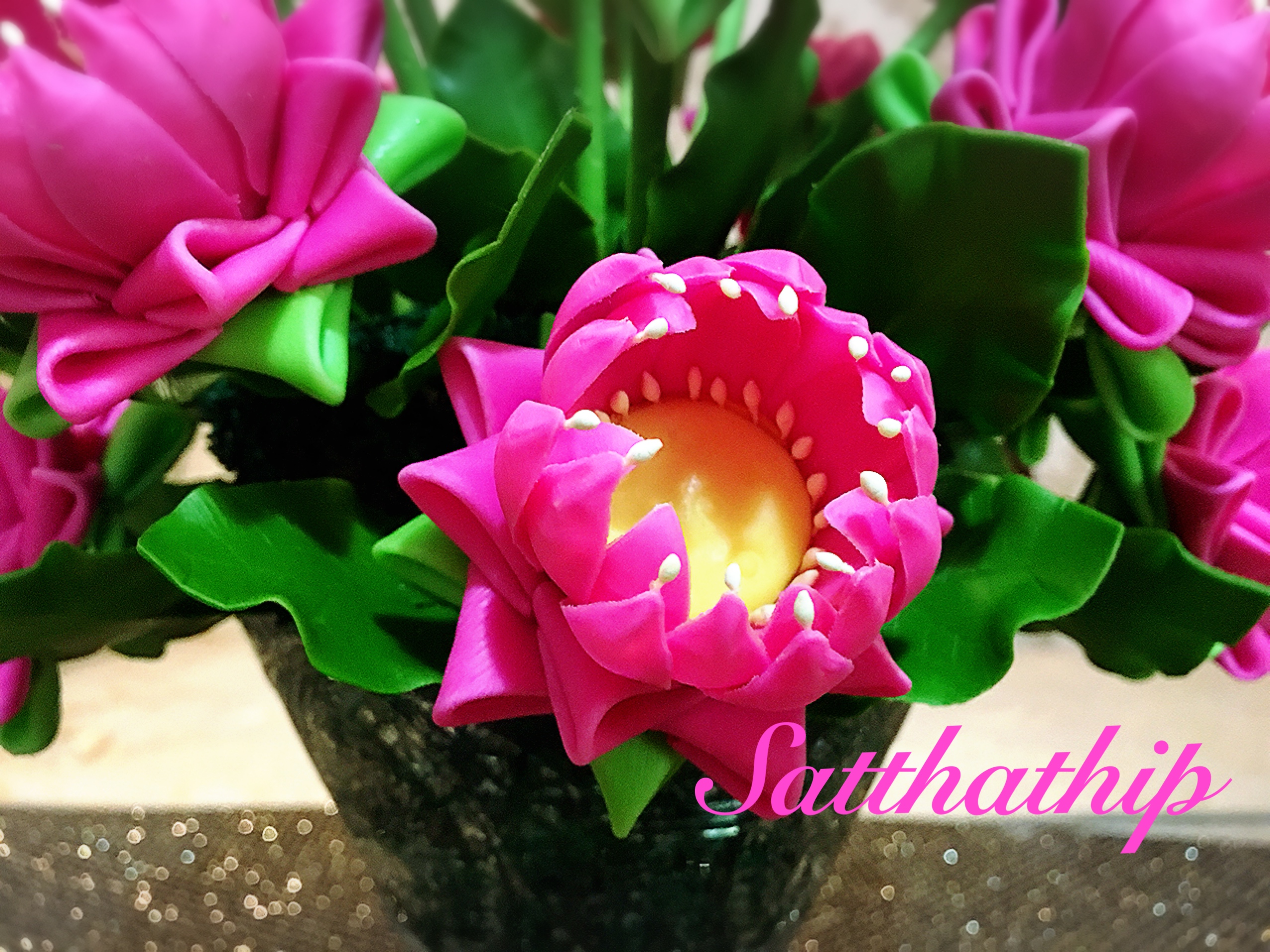 พานดอกบัว - ดอกบัวประดิษฐ์ - แจกันดอกบัวพับ (ข้างละ 26 ดอก) ประดิษฐ์จากดิน - Lotus Flower