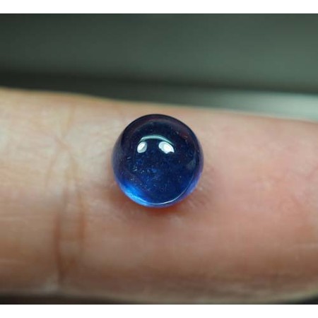 พลอยไพลินหลังเบี้ย (Sapphire) 1.85 กะรัต
