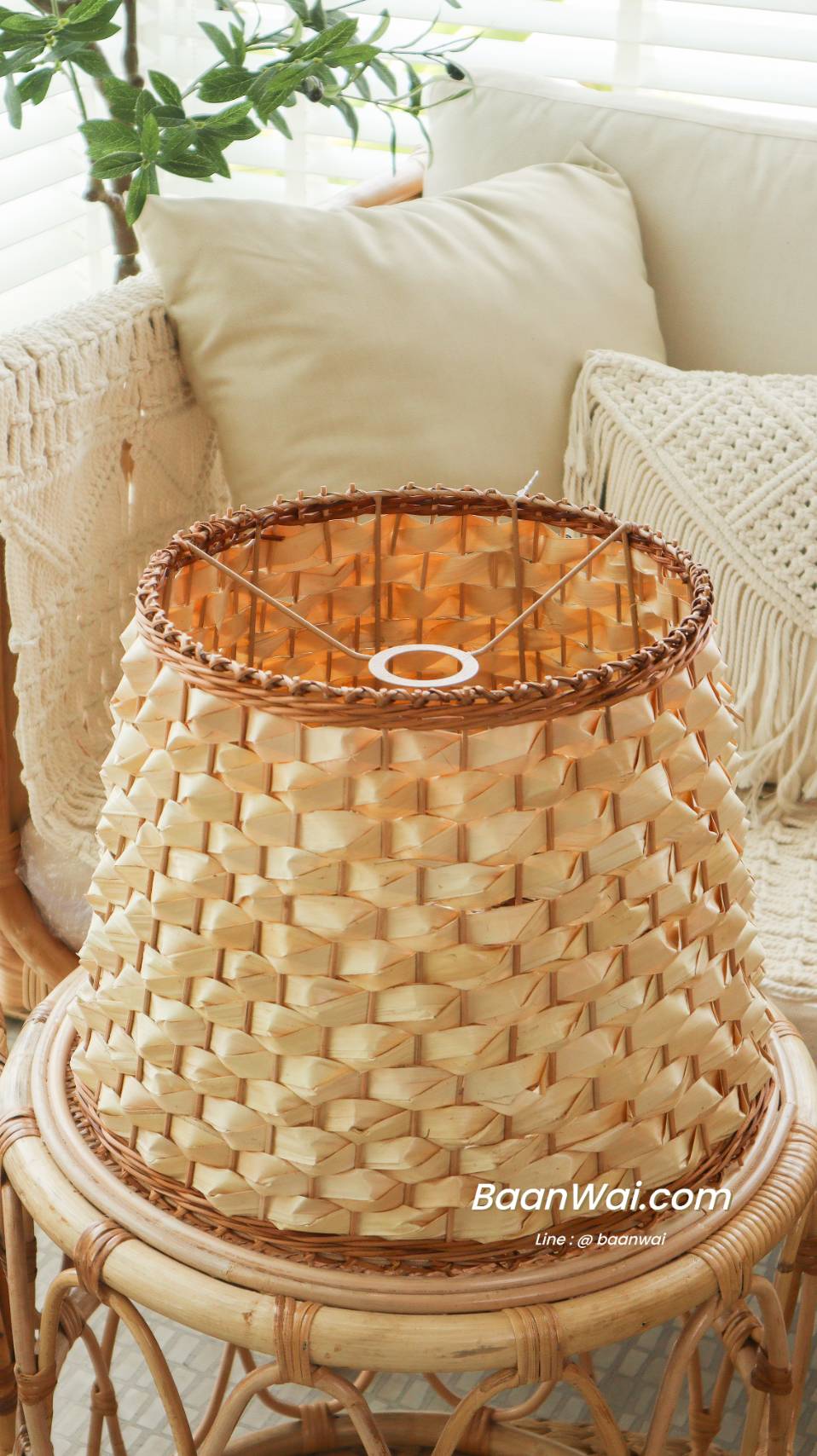 โคมไฟสานใบลาน ขนาด 40 * 30 cm