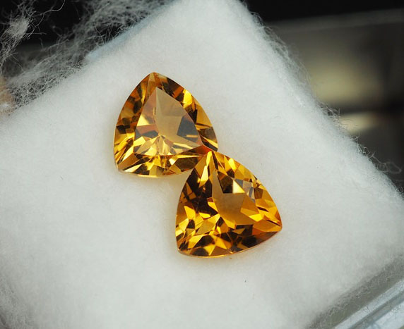 พลอยซิทริน (Citrine) 2.25 กะรัต 2 ชิ้นสีเหลืองส้ม