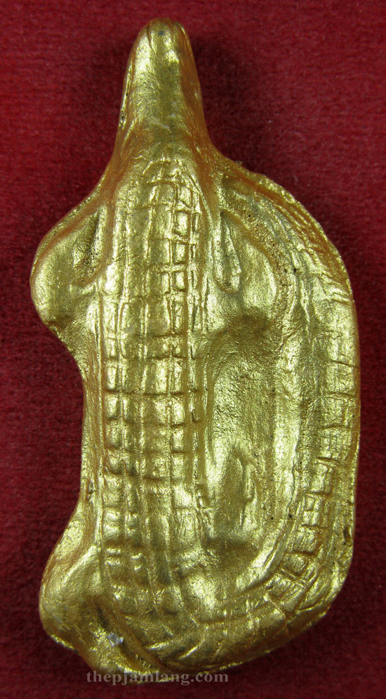 จรเข้อาคม(2) พระอาจารย์สุนทร วัดท่าเจริญ สุพรรณบุรี (ขนาด 2.5x5.5 cm) (เนื้อดินเผา ทาทอง)