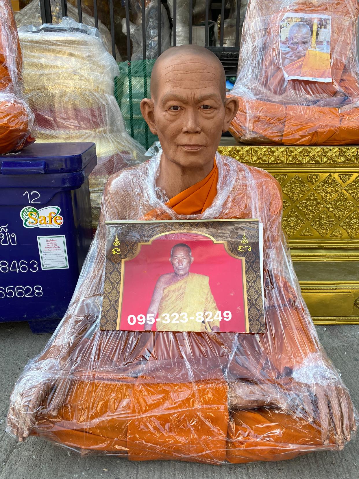 พระเกจิอาจารย์ องค์ปั้นใหม่ ขนาดเท่าองค์จริง หน้าตัก 30 นิ้ว