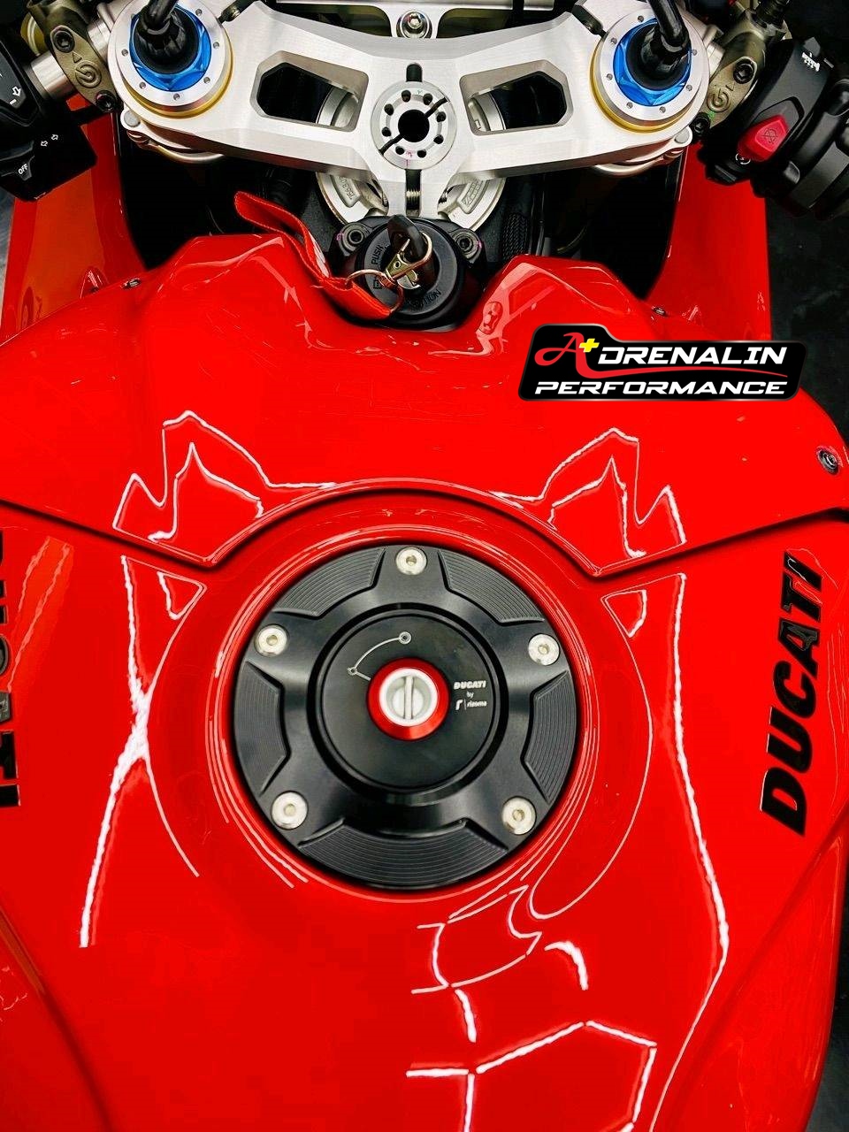 ฝาถังน้ำมัน Ducati performance by Rizoma สำหรับ Panigale 899 1199