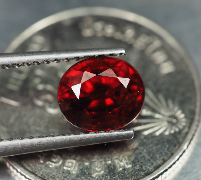 พลอยแท้โรโดไรท์ (Rhodolite Garnet) 2.10 กะรัต