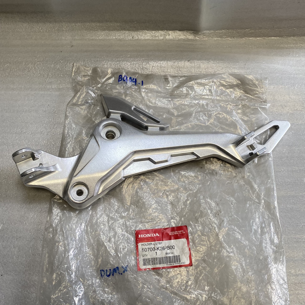 50700-K26-B00 ขายึดพักเท้าหน้าด้านซ้าย MSX125SF 2016-2020 อะไหล่แท้ HONDA