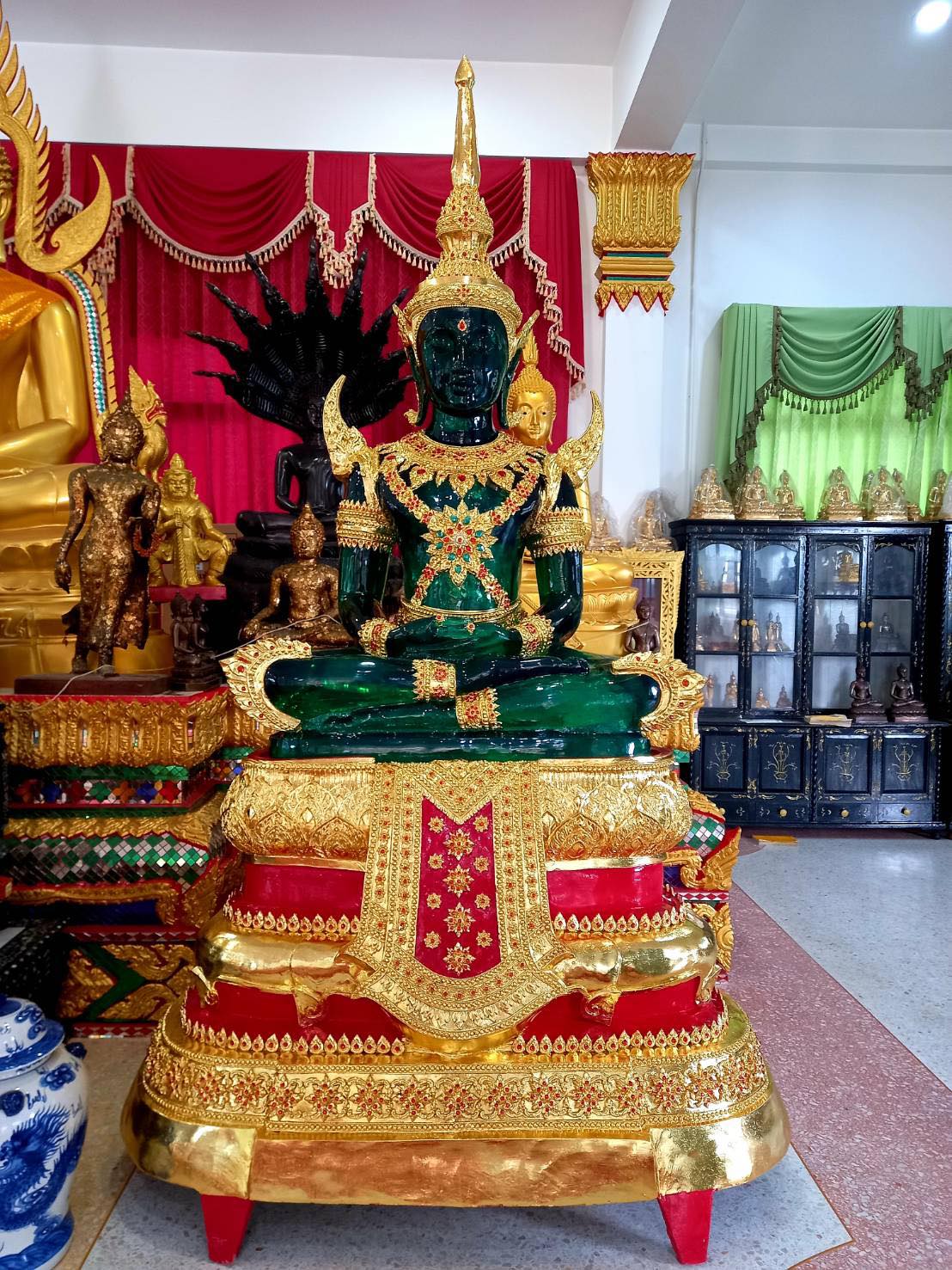 พระเเก้วมรกต หน้าตักพระ44นิ้ว ฐานกว้าง 60 นิ้ว