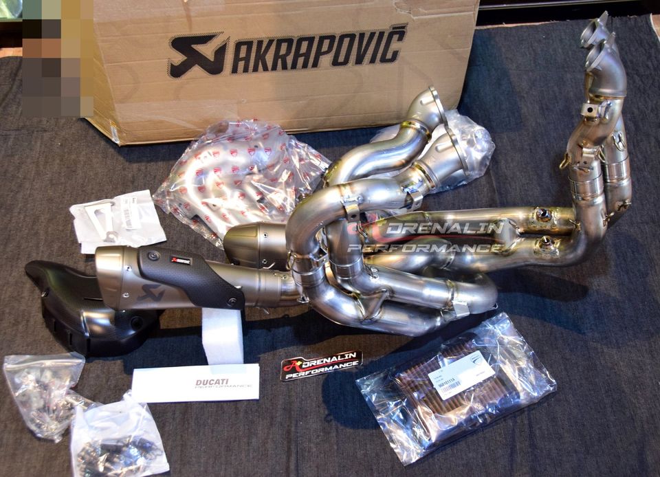 ท่อ Akrapovic full system สำหรับ Street fighter V4 (For Exhibition only)