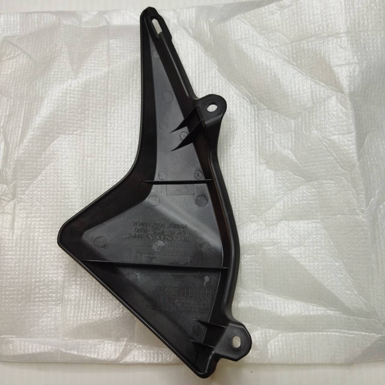 64560-K58-TC0ZA ฝาครอบท้ายตัวล่างด้านขวา WAVE110i 2019-2020 อะไหล่แท้ HONDA