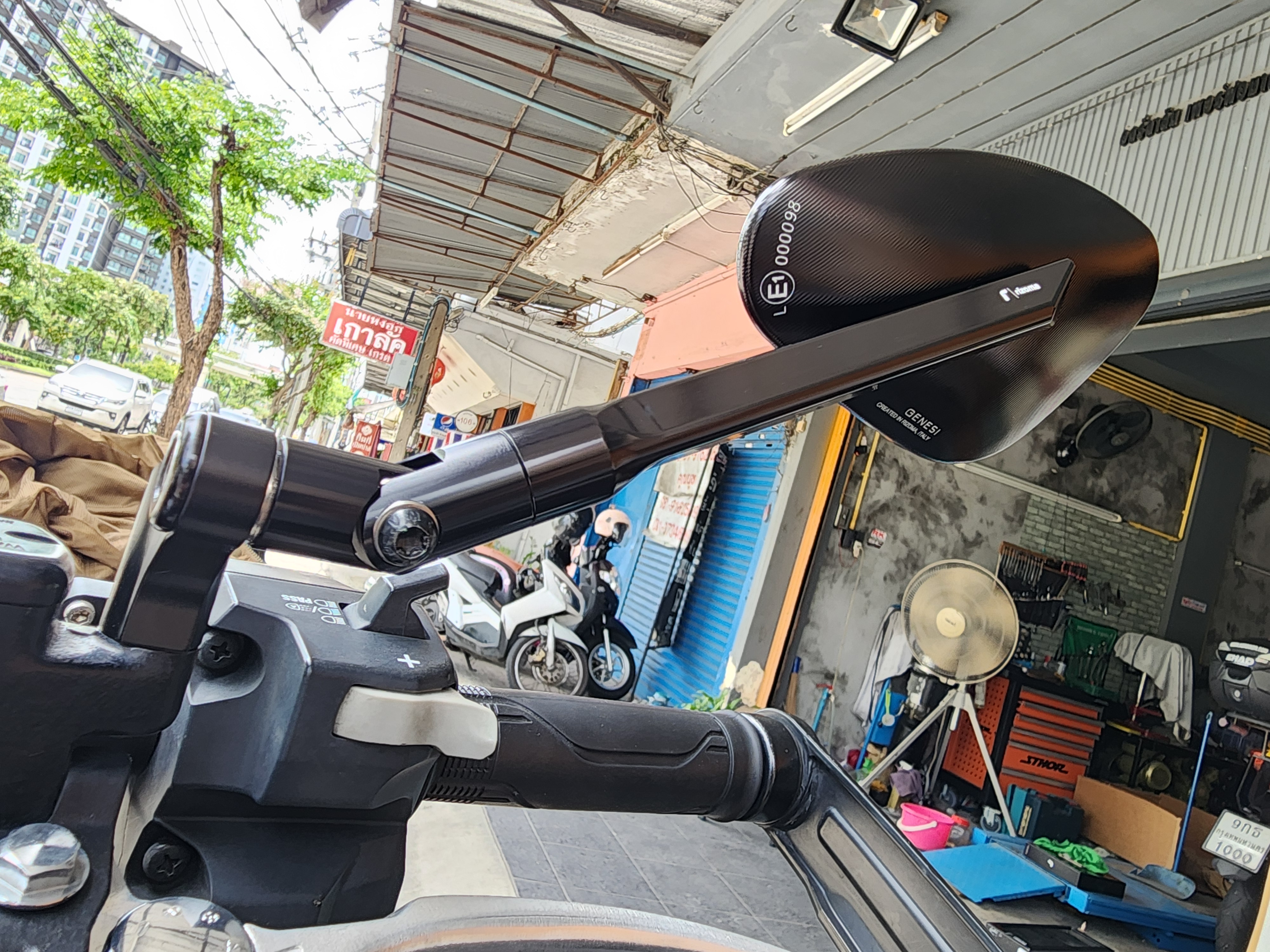 กระจกมองข้าง Rizoma รุ่น Genesi สำหรับ X-adv 750 ราคาข้างละ