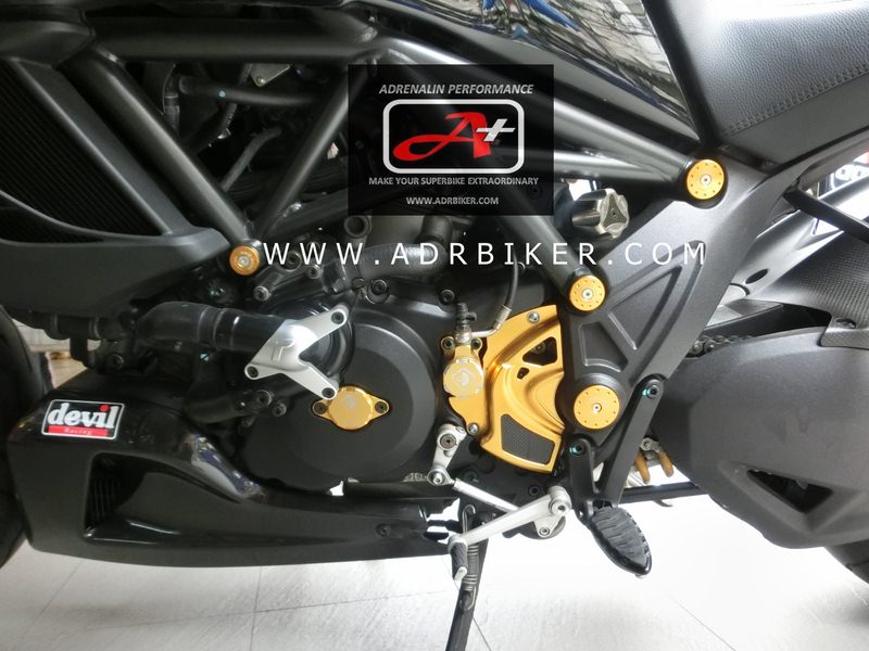 CNC Racing Sprocket cover ครอบสเตอหน้า สำหรับ Ducati (รหัสสินค้า CP151)