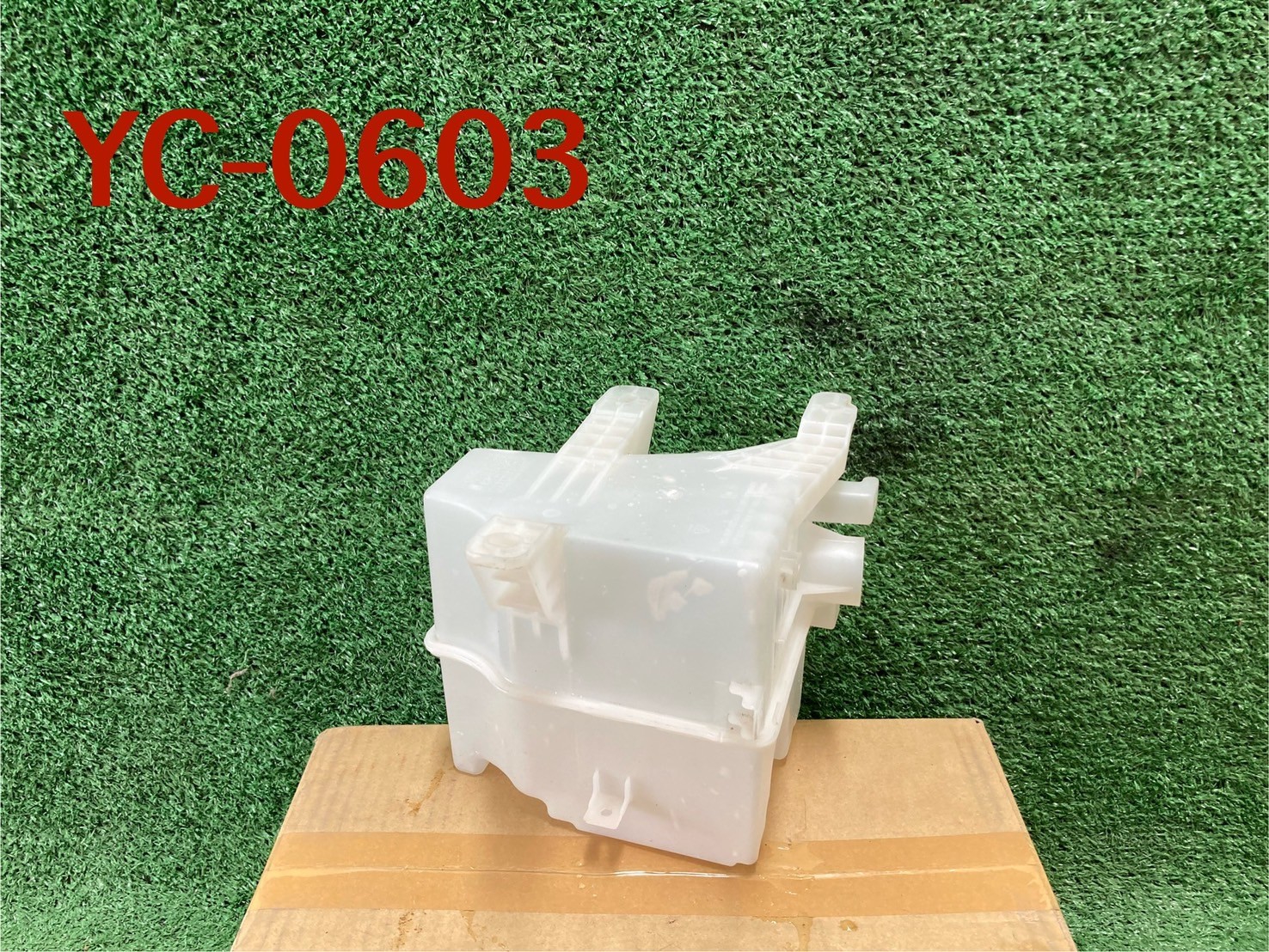 กระปุกฉีดน้ำกระจกหน้า Chevrolet Sonic 2012-2014 แท้มือสอง