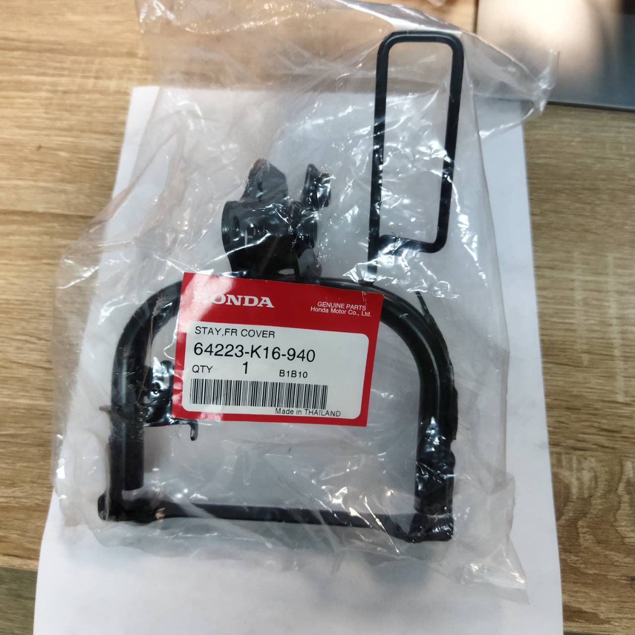 ขายึดฝาครอบไฟหน้า SCOOPY-i 2013 คอมบายเบรค อะไหล่แท้ HONDA 64223-K16-940