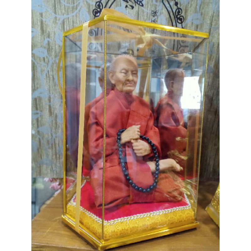 พระเกจิพร้อมตู้ ของขวัญ ของที่ระลึก องค์พระด้านในหน้าตัก5นิ้ว