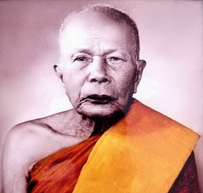 พระผงญาณวิลาศ(4) หลวงพ่อแดง รตฺโต วัดเขาบันไดอิฐ เพชรบุรี เนื้อดินเผา ปี 2513