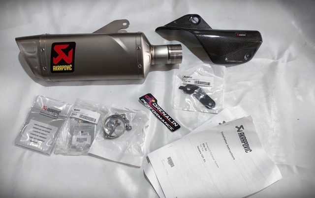 ท่อ Akrapovic ทรง GP สำหรับ R1 2020+ (For Exhibition only)