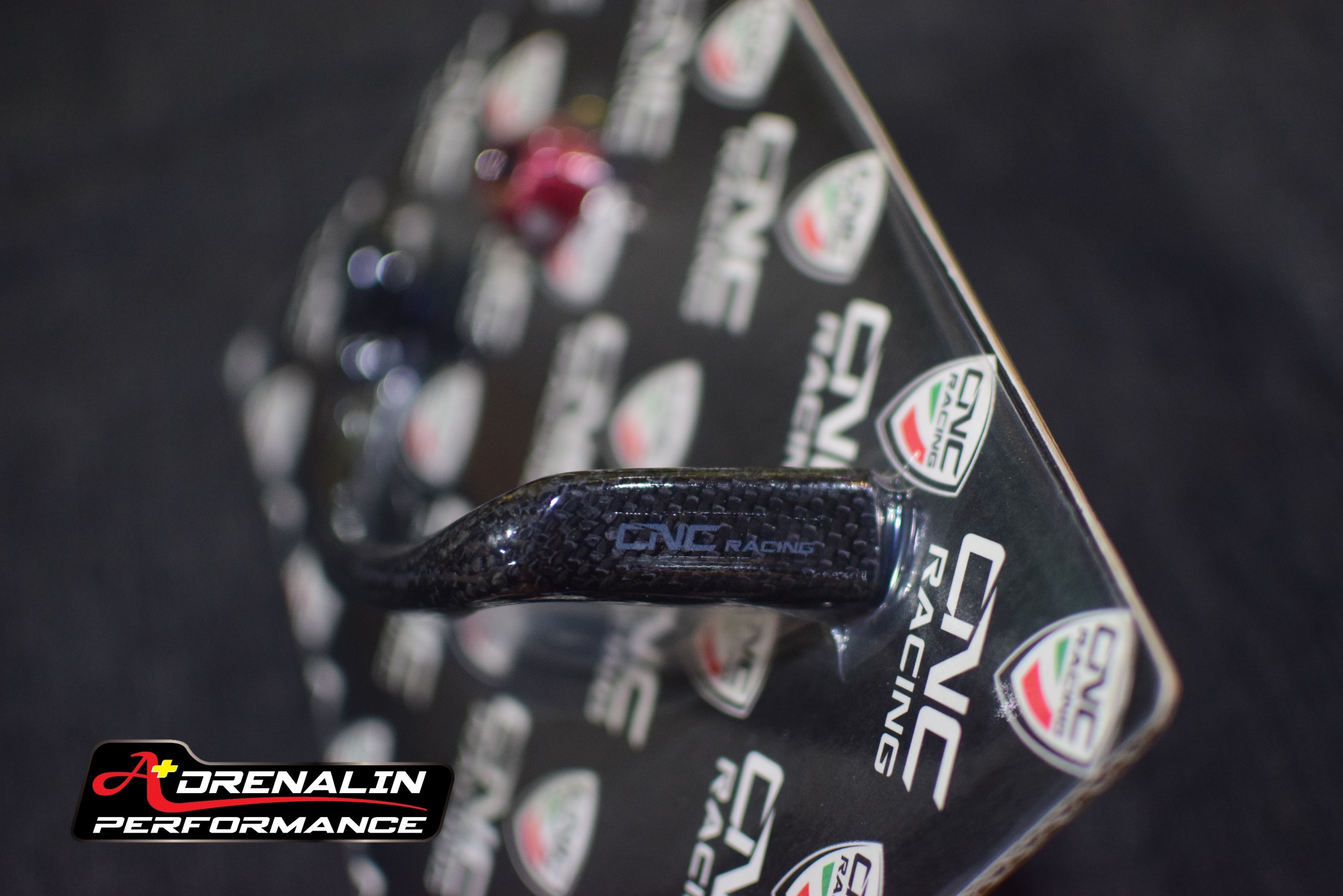 การ์ดแฮนด์ คาร์บอน CNCracing สำหรับ M937 พร้อมตุ้มปลายแฮนด์สี และ อแดปเตอร์